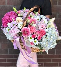 Композиция солнечный день в Козульке Цветочная композиция из Розы, Хризантемы, Пионы и Лизиантусы в корзине в Козульке